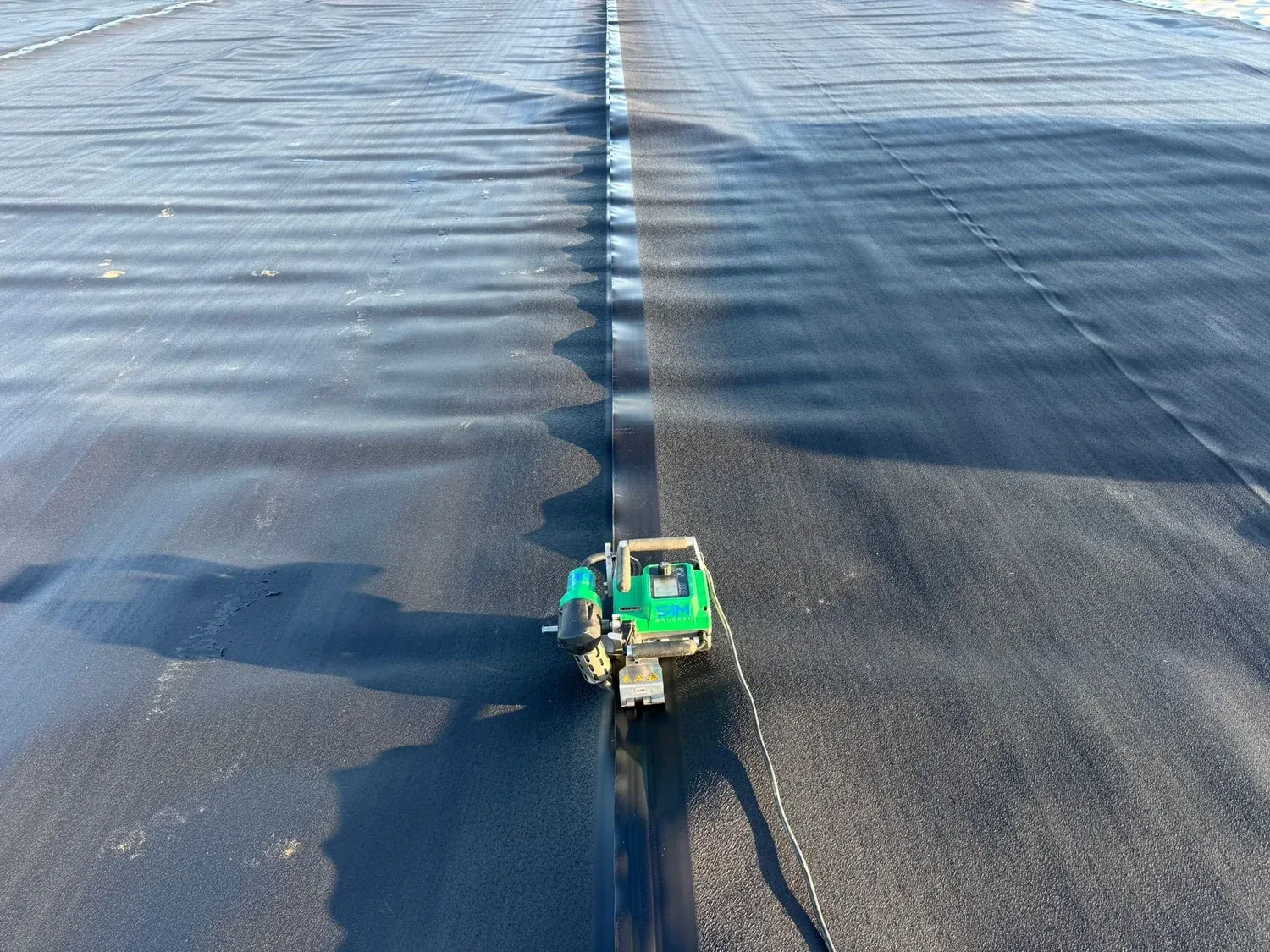 Installation och svetsning av geomembran på plats