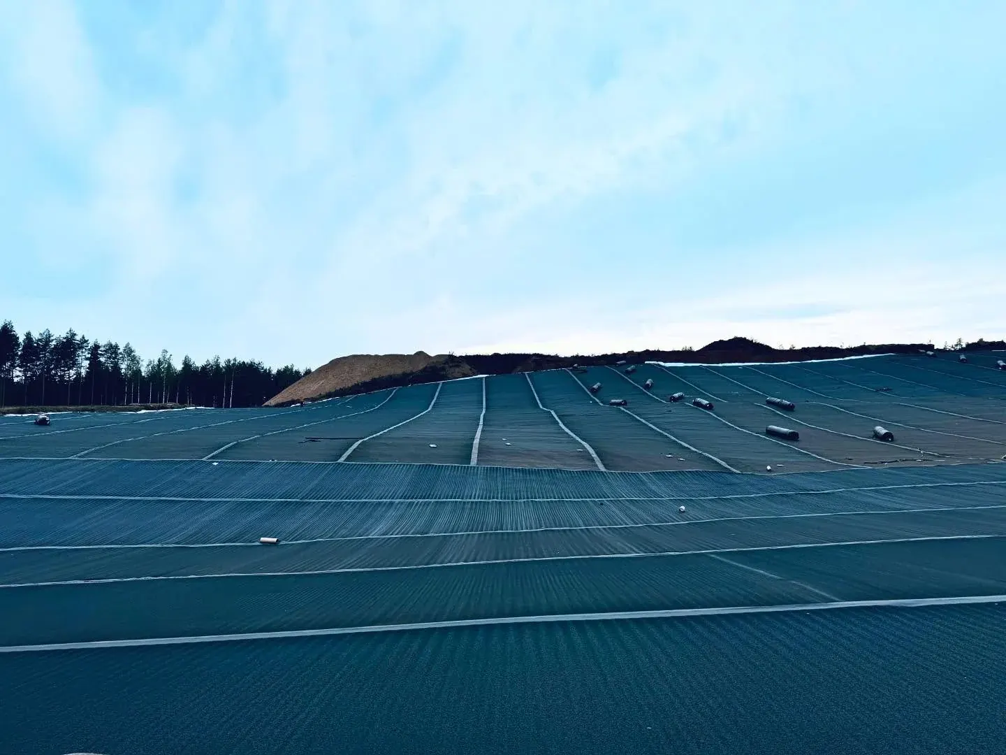 Storskalig installation av geomembran vid sluttäckning